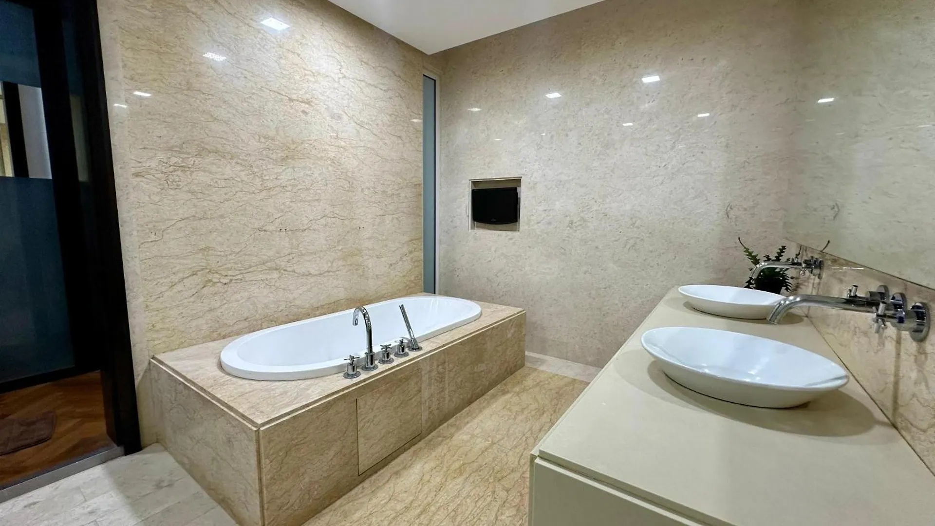 Lejlighed Cozy Straits Quay Marina Suites W Balgony And Free Car Park 3B2R George Town